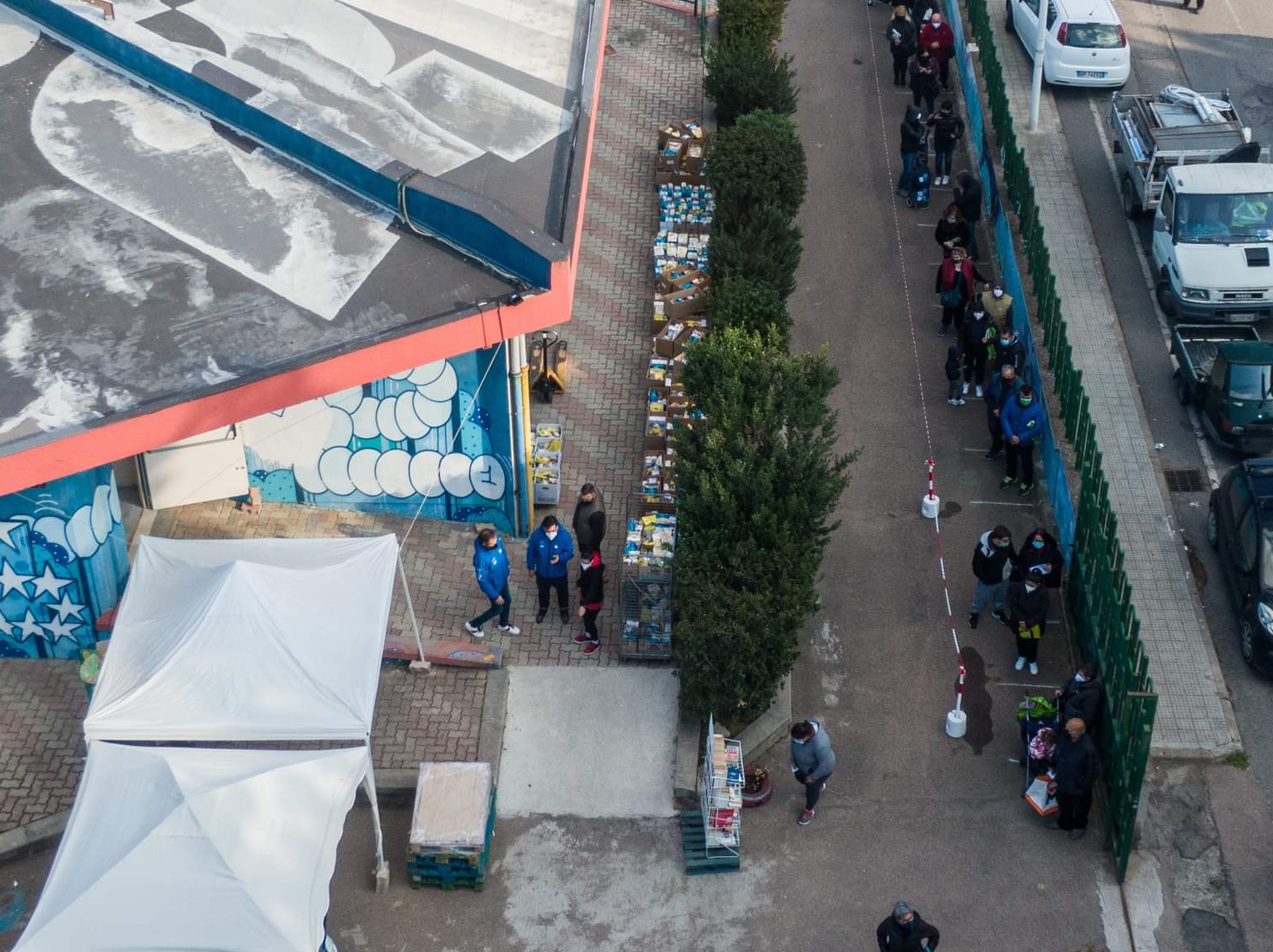 Cagliari, 6mila poveri in fila per il cibo: “Aiutiamo tutti nonostante bollette e Tari raddoppiate”