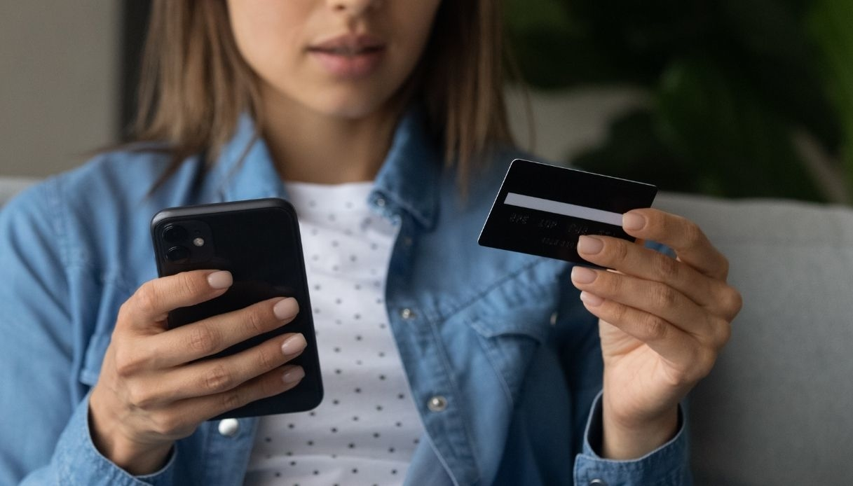 Falsi sms ai clienti Bper in Sardegna, ci cascano in centinaia: migliaia di euro rubati