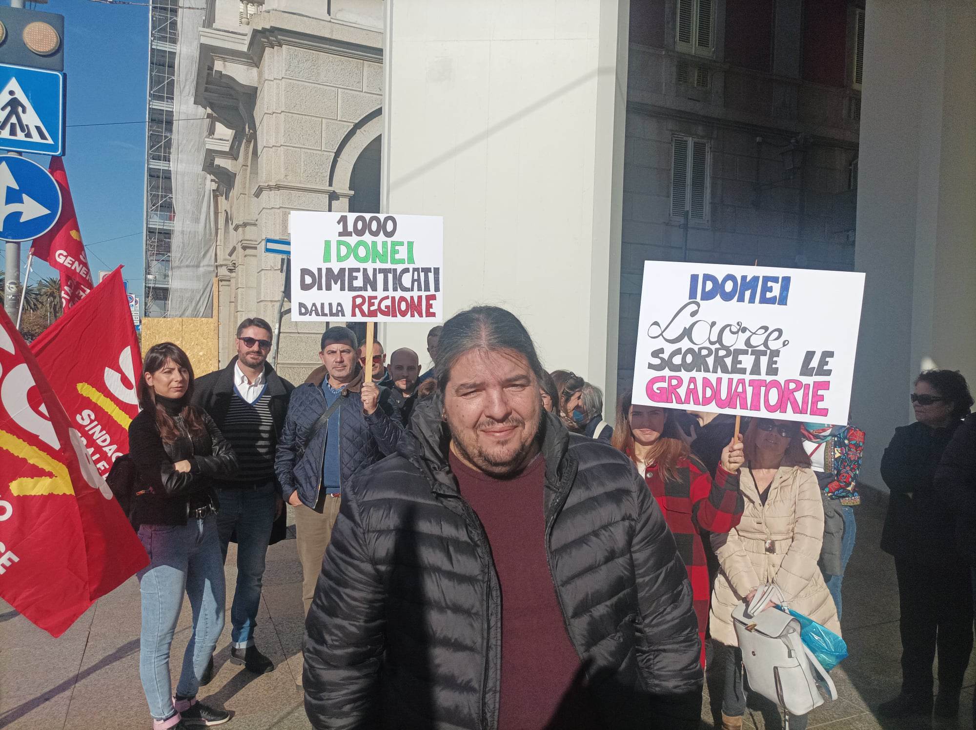 Il Natale amaro di mille sardi senza lavoro: “Concorso vinto alla Regione ma ci tengono a casa”