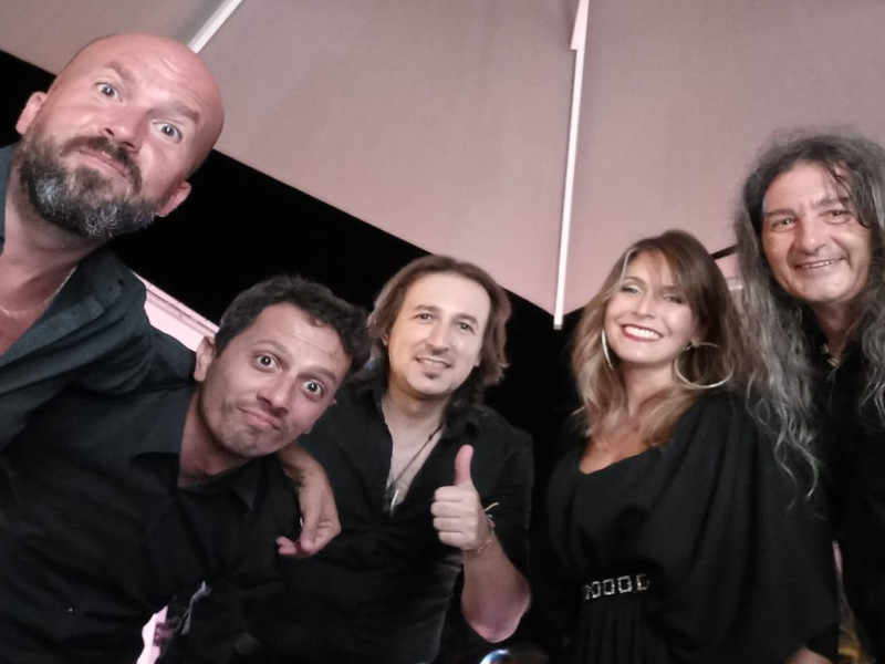 Monserrato, la band Mp4 in piazza per brindare al 2023: sì ai fuochi artificiali quasi silenziosi