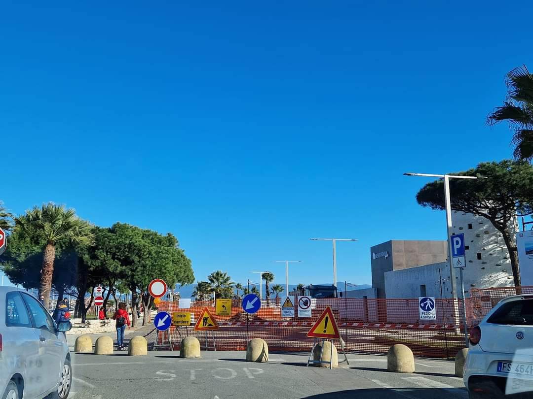Quartu, la nuova passeggiata del Poetto prende forma ed è boom di presenze in spiaggia