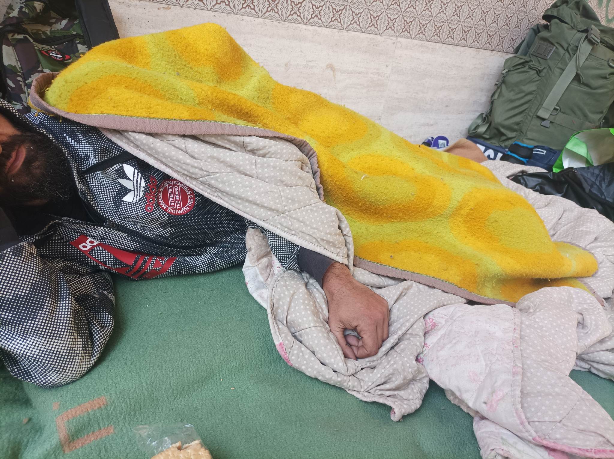 Cagliari, i senzatetto cacciati dalle Ormus: “Non siamo teppisti e il Comune non ci aiuta” (VIDEO)