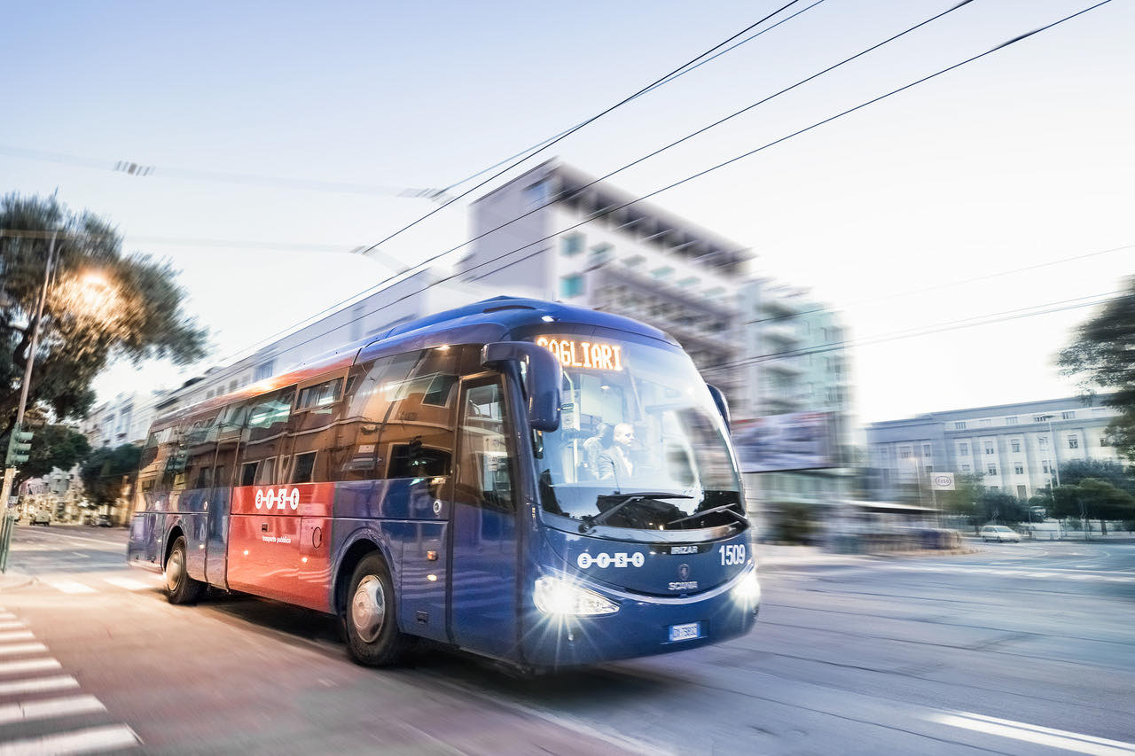 Violenza sui bus dell’Arst, i vigilantes non bastano più: “Devono intervenire prefetto e polizia”