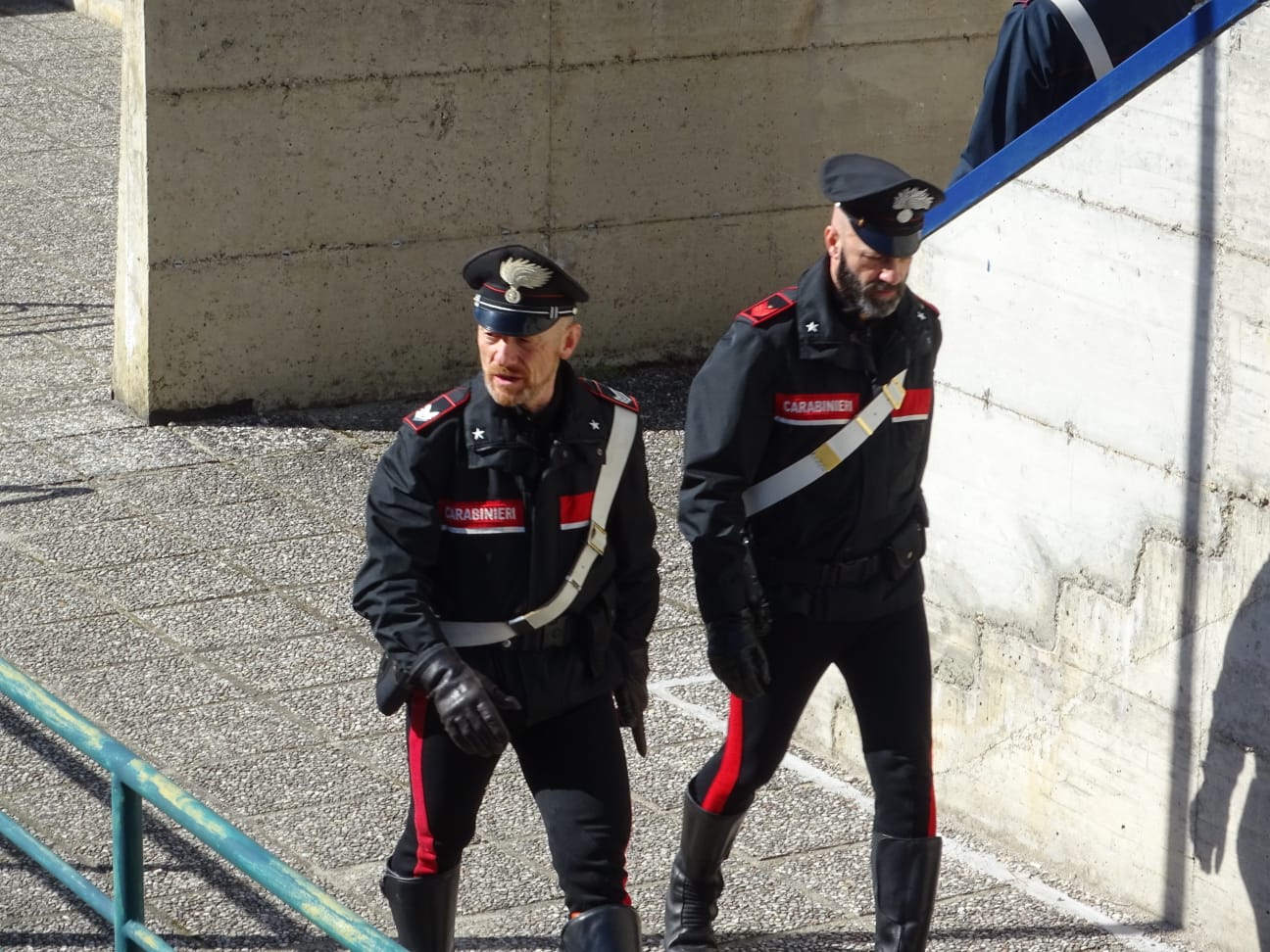 Carloforte, sale sul traghetto senza biglietto e aggredisce i carabinieri: arrestato