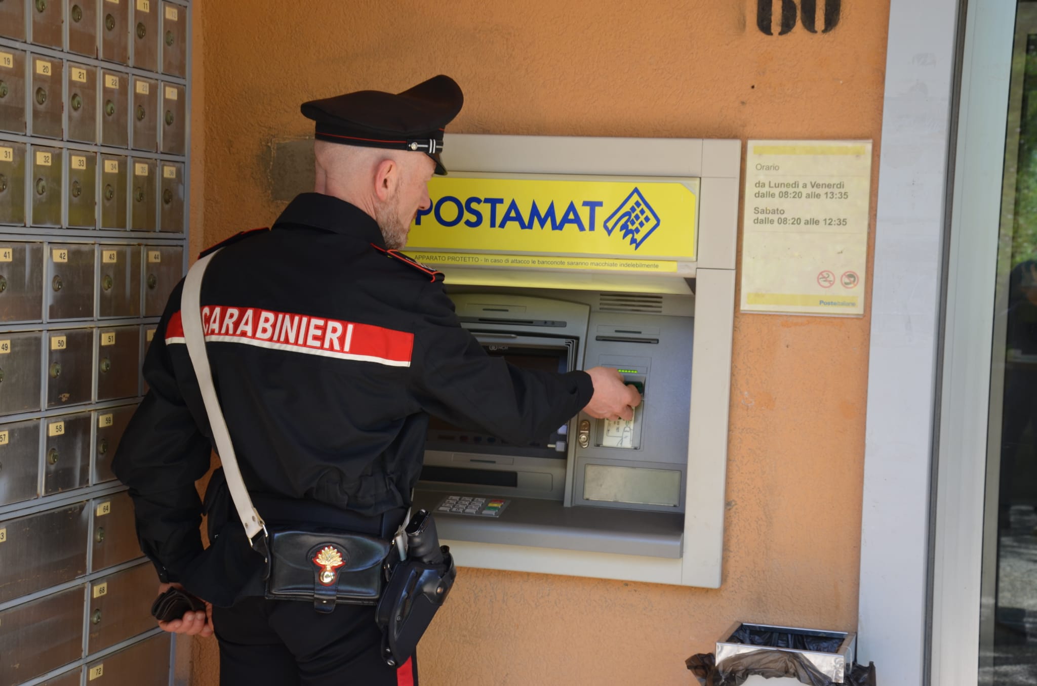 Cagliari, 38enne derubata da un falso operatore delle Poste