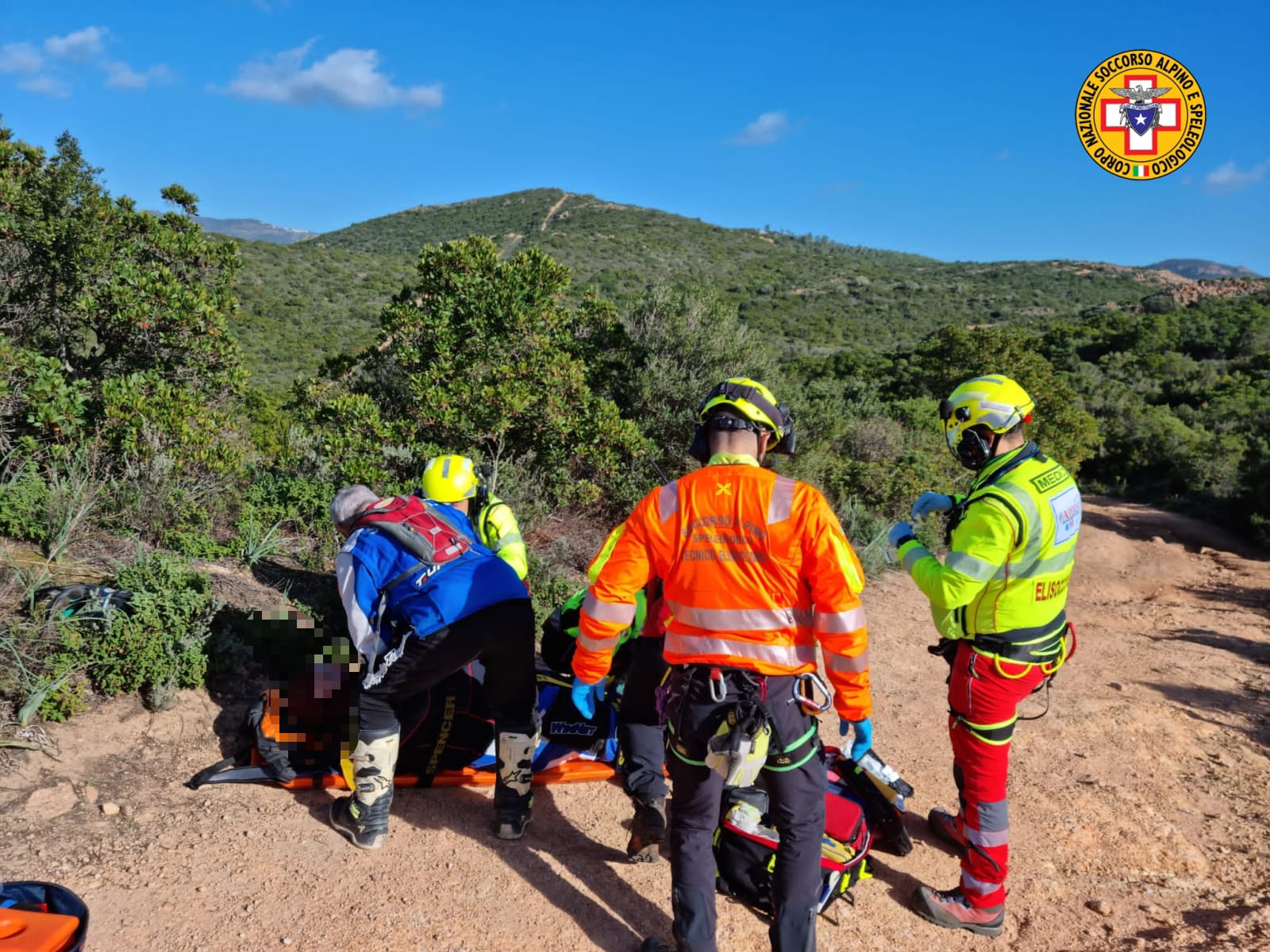 Cade con la moto ma il forte vento blocca l’elisoccorso: cagliaritano salvato dal soccorso alpino
