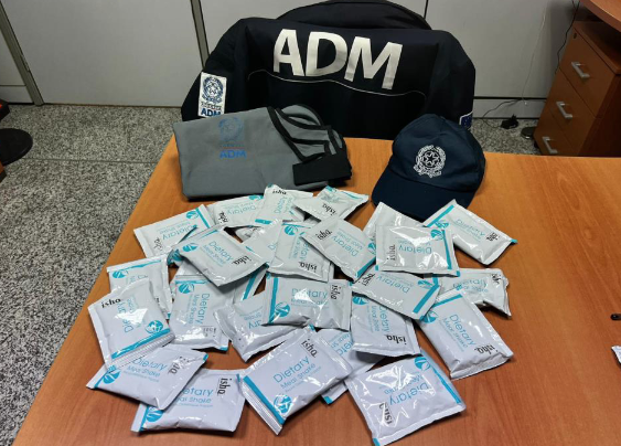 Integratori alimentari sospetti, 1 kg di bustine sequestrate all’aeroporto di Alghero