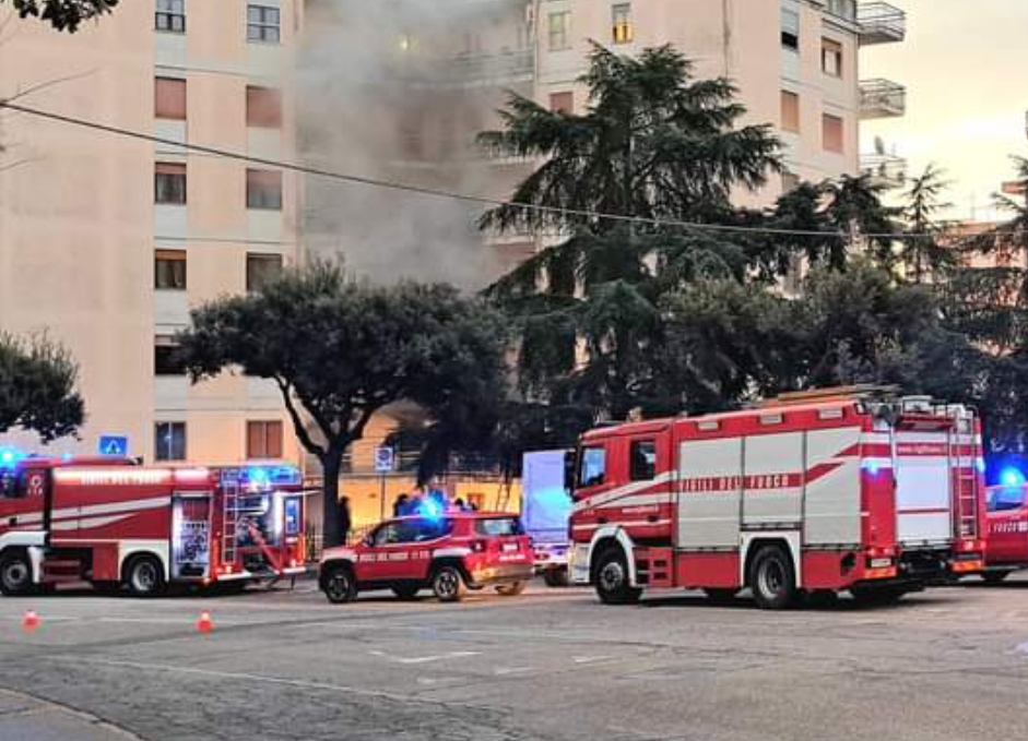 Tragico incendio a Nuoro, un pensionato muore nel rogo della sua casa