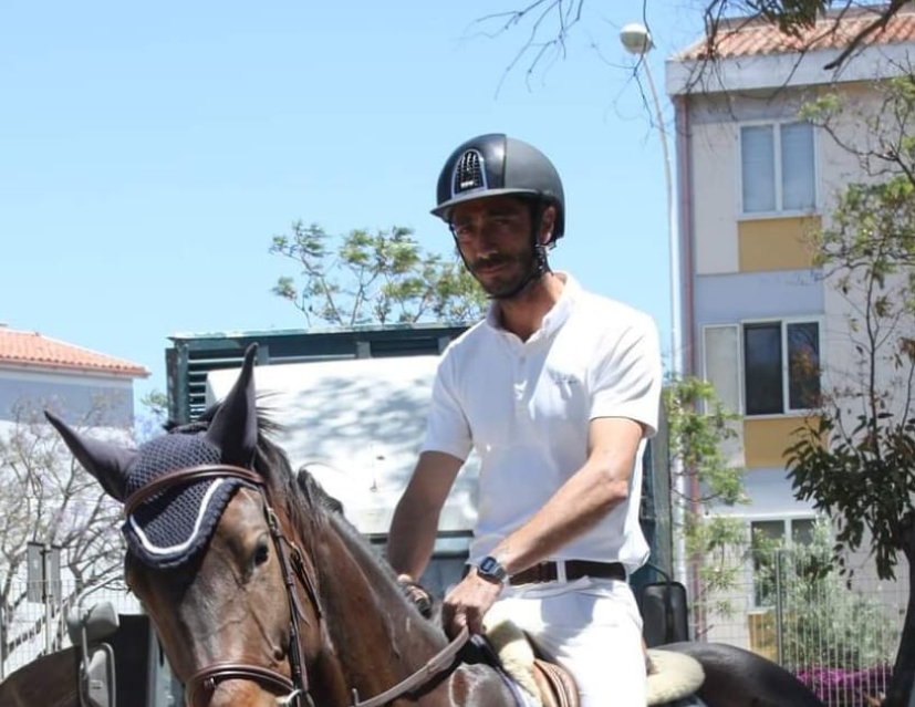 Malore improvviso in casa, muore a 50 anni il gestore del maneggio Evadelgi di Quartu