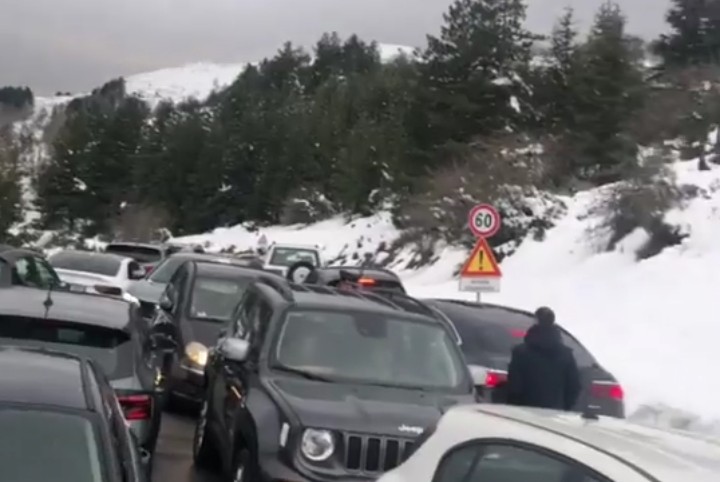 La Barbagia presa d’assalto: migliaia di visitatori attratti dalla super neve