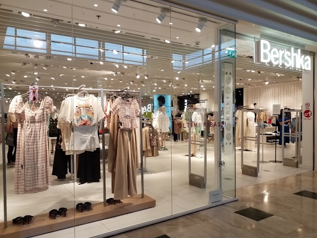 Dipendenti Bershka furiosi: sciopero alle Vele di Quartucciu nel primo giorno dei saldi