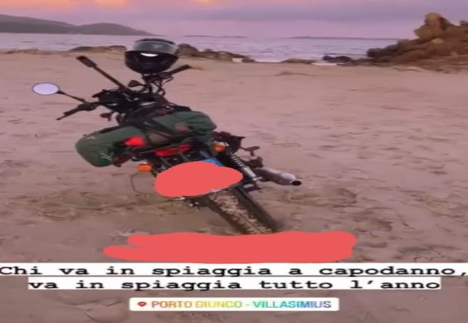 Corse in moto a Capodanno nelle spiagge di Punta Molentis e Porto Giunco: multata turista lombarda