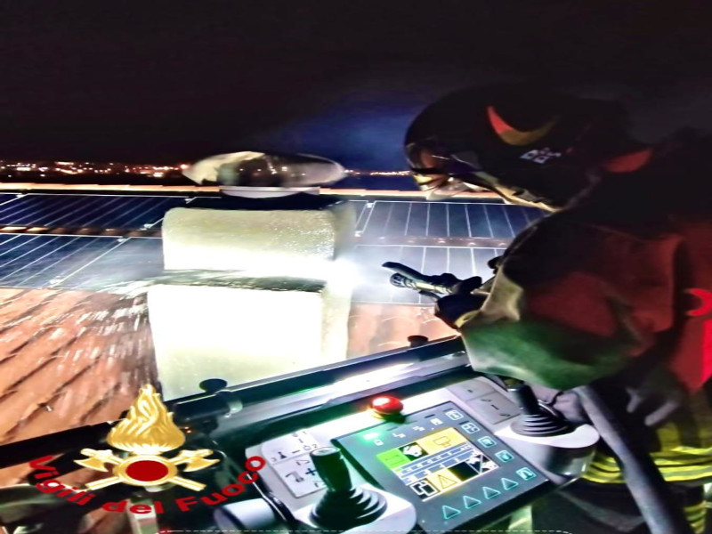 Appartamento in fiamme a Sassari: salvata una famiglia, bimbo finisce all’ospedale