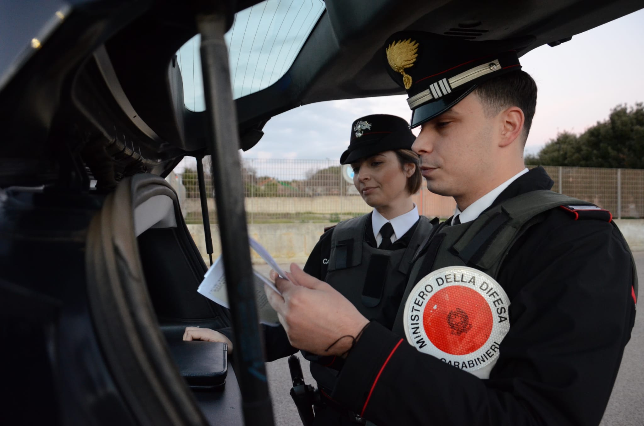 San Sperate, trovato accanto alla casa dell’ex compagna con coltello e cacciavite: stalker ai domiciliari