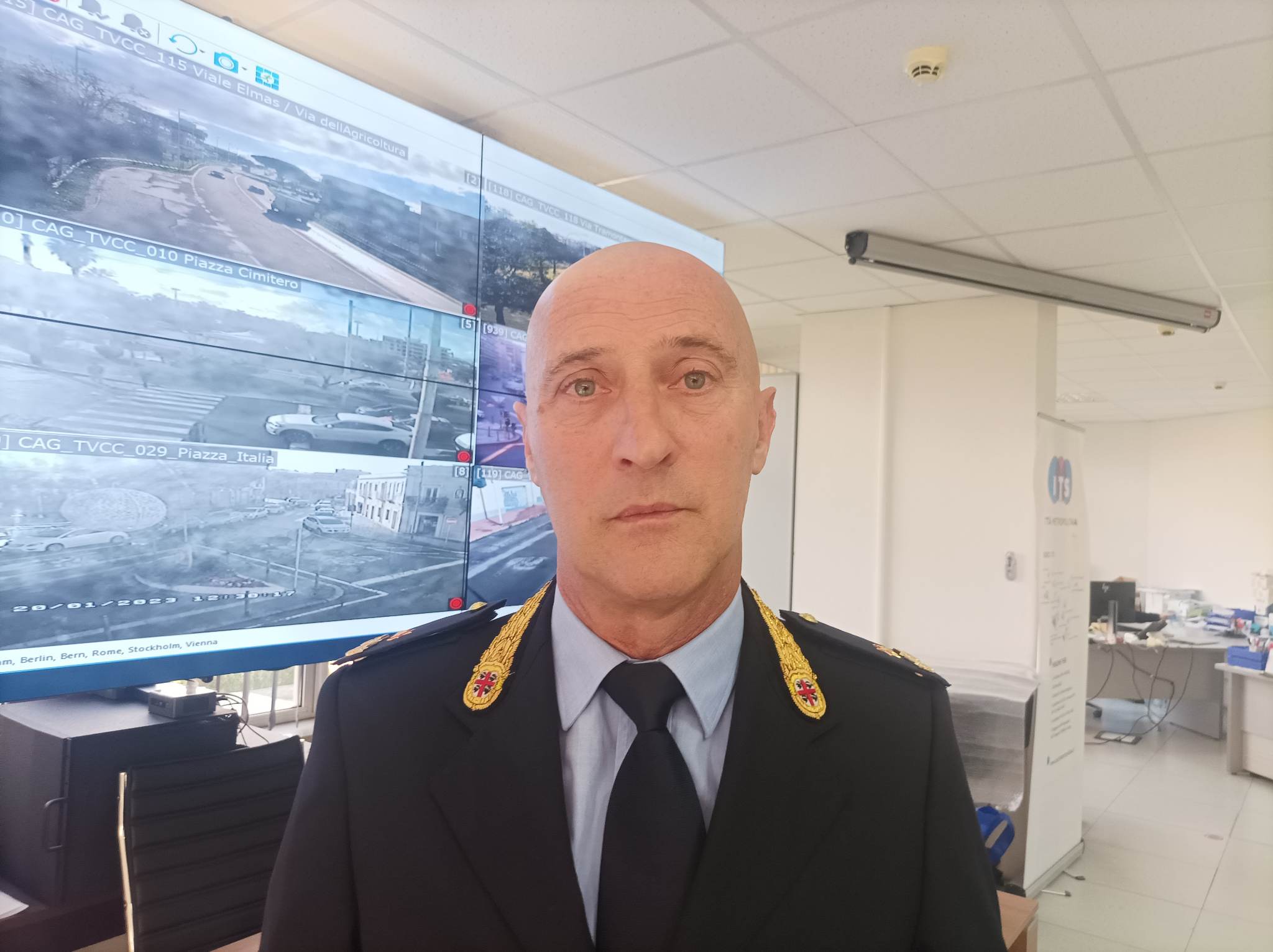 Il piano contro il caos e le urla dei giovanissimi a Cagliari: “Zone rosse, alcolici vietati dalle 22”