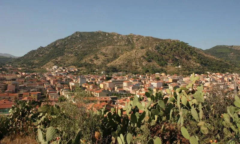 Suicida a Guspini dopo le accuse su Facebook, il retroscena: “Il papà dei bimbi non ha denunciato ai carabinieri”