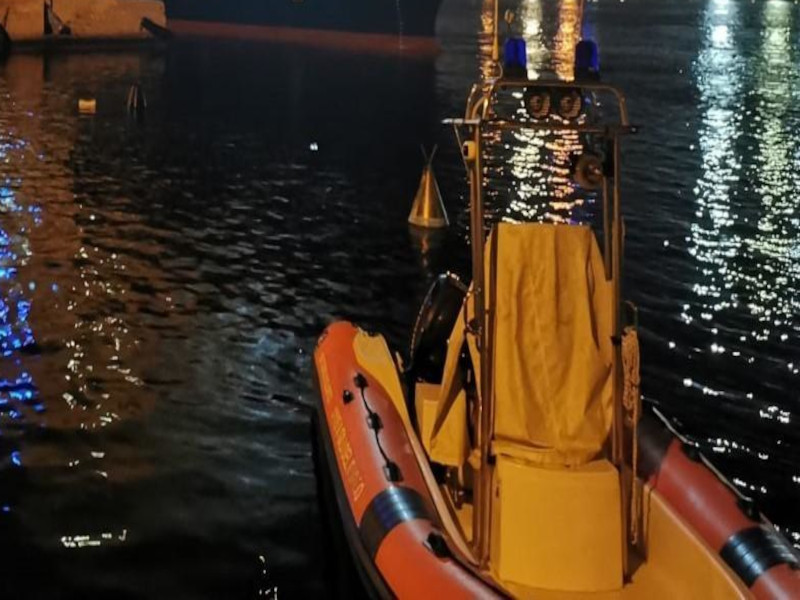 Paura ad Arbatax, pensionato vola con l’auto in mare: salvato all’ultimo