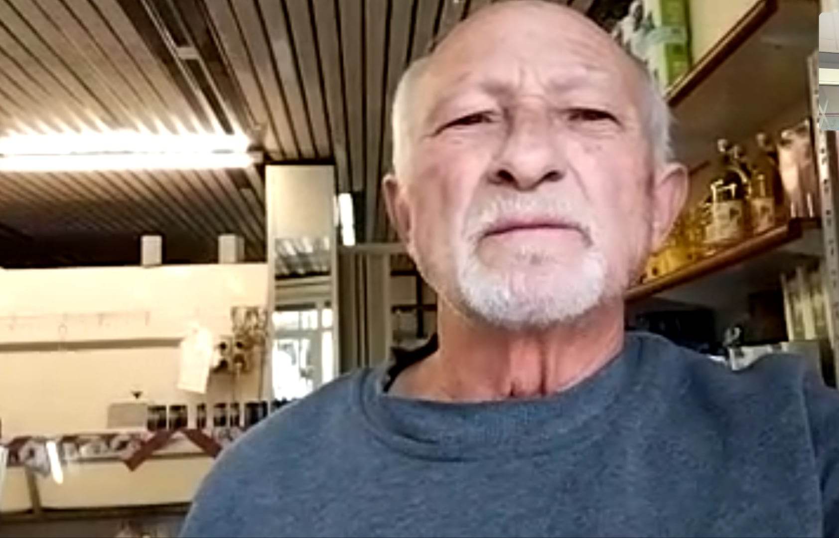 Quartu, ladri acrobati in macelleria: “Sono entrati dalla finestra in cima alla vetrina utilizzando un mastello”