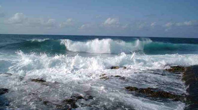 Mare forza 8, i venti di burrasca in Sardegna mandano i traghetti nel caos