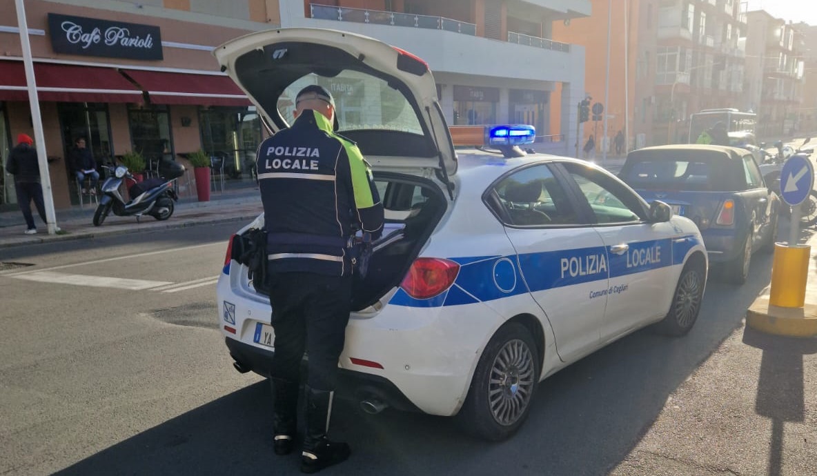 Guidava senza patente e in stato di ebbrezza: auto confiscata a un pregiudicato di Cagliari