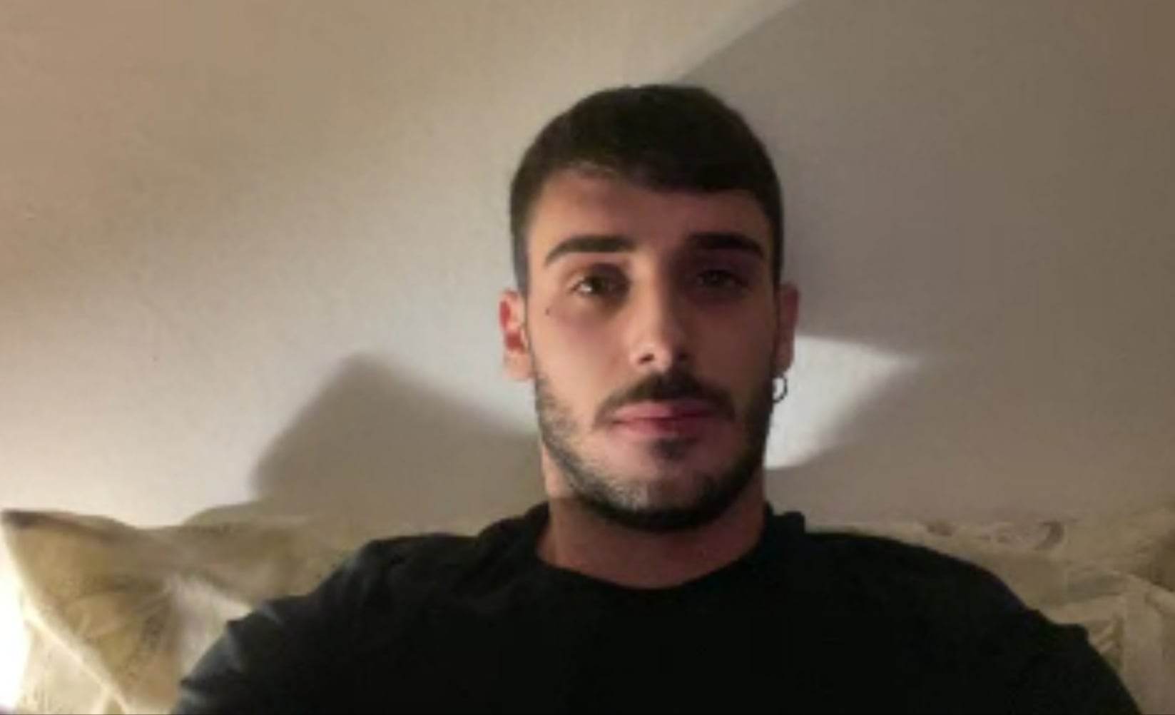 “Gola in fiamme, mandato da un reparto all’altro in pigiama: la mia odissea all’ospedale di Sassari”