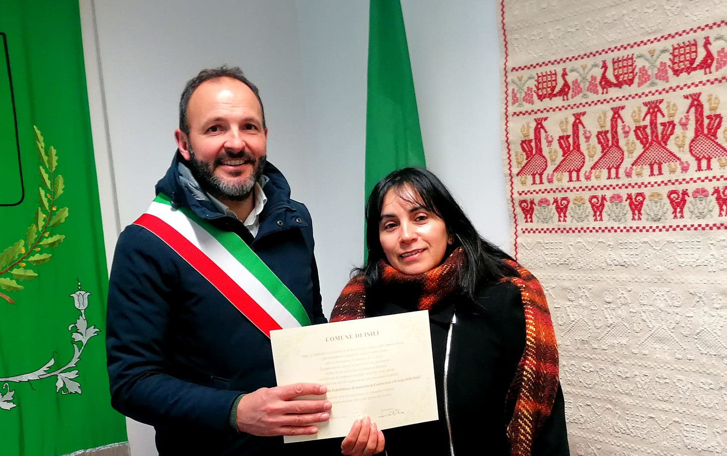 Isili, grande festa per la colombiana Yannet: “Dopo 5 anni ha ottenuto la cittadinanza italiana”