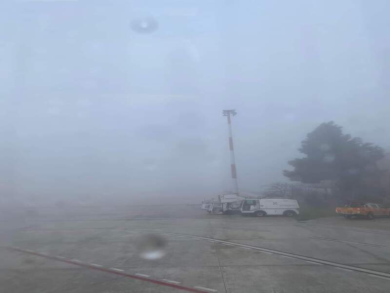 La nebbia avvolge Cagliari, voli in ritardo all’aeroporto di Elmas