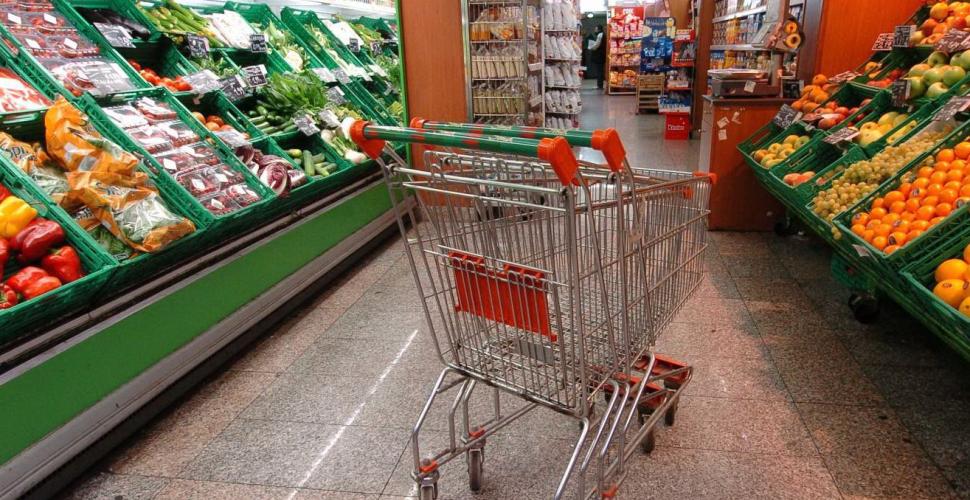 Bollette alle stelle, in Sardegna le famiglie costrette a tagliare la spesa per il cibo