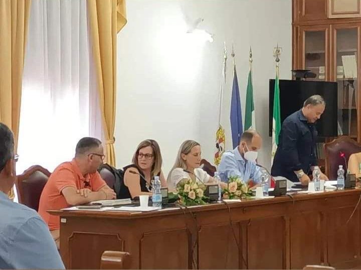 Centrale di accumulo a Quartucciu, scontro in consiglio comunale: “Conflitto di interessi del sindaco”