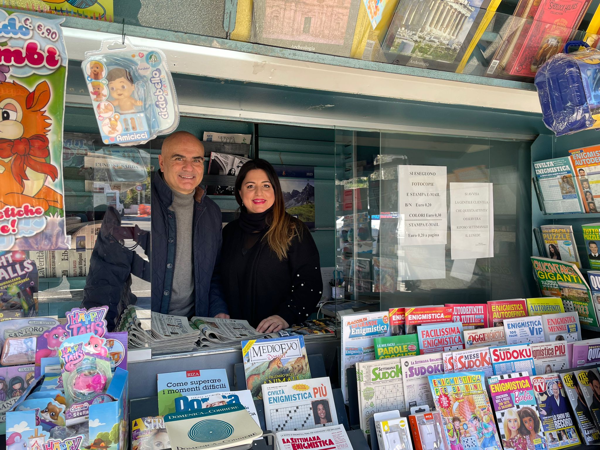 Cagliari, l’iniziativa della giovane imprenditrice: riapre la storica edicola di viale Buoncammino