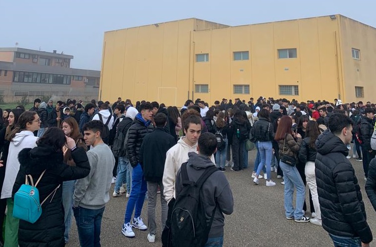 Rivolta degli studenti a Cagliari, occupato il liceo Euclide