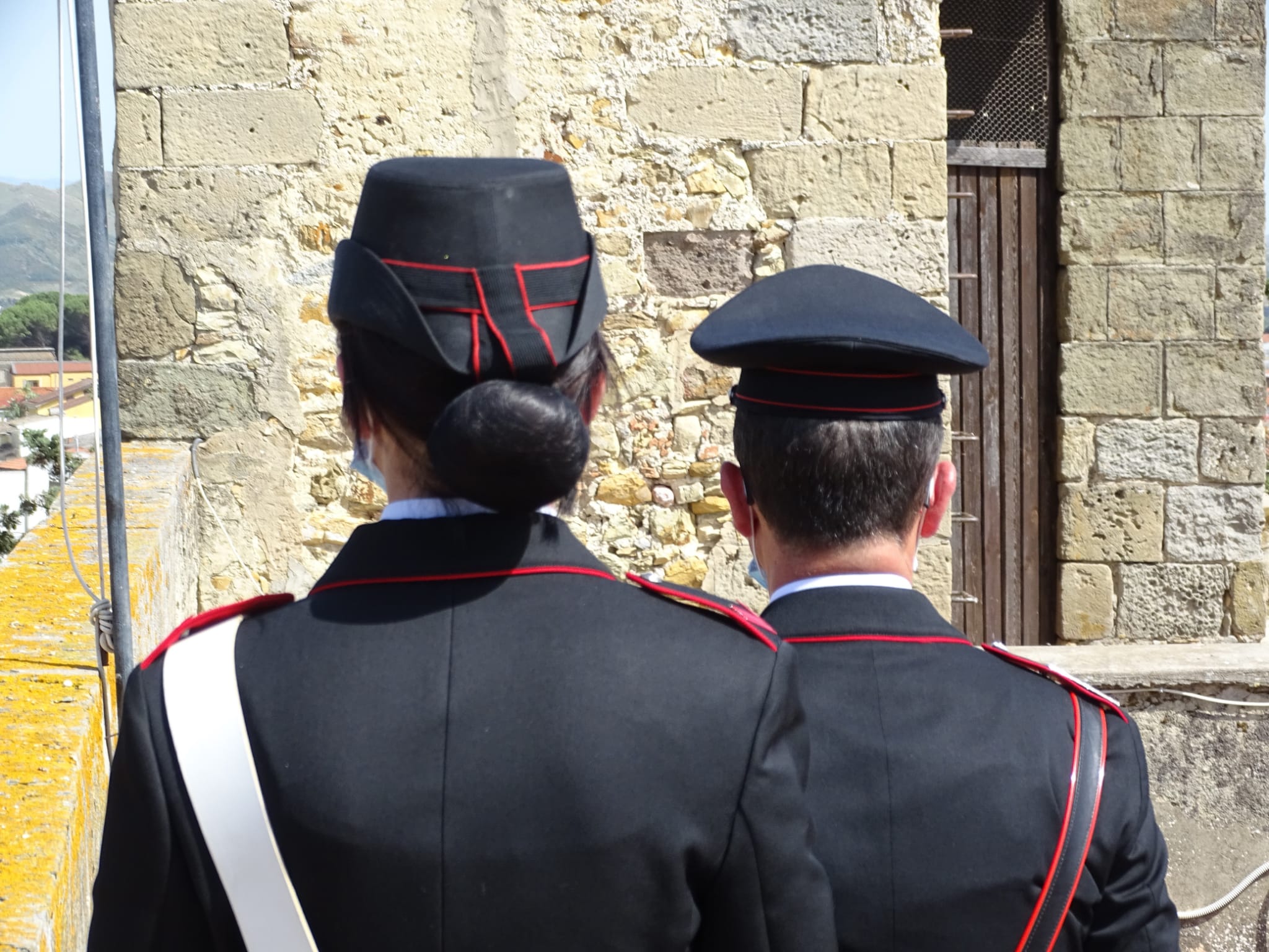Dispetti tra vicini di casa a Carbonia, pescatore denunciato per danneggiamento