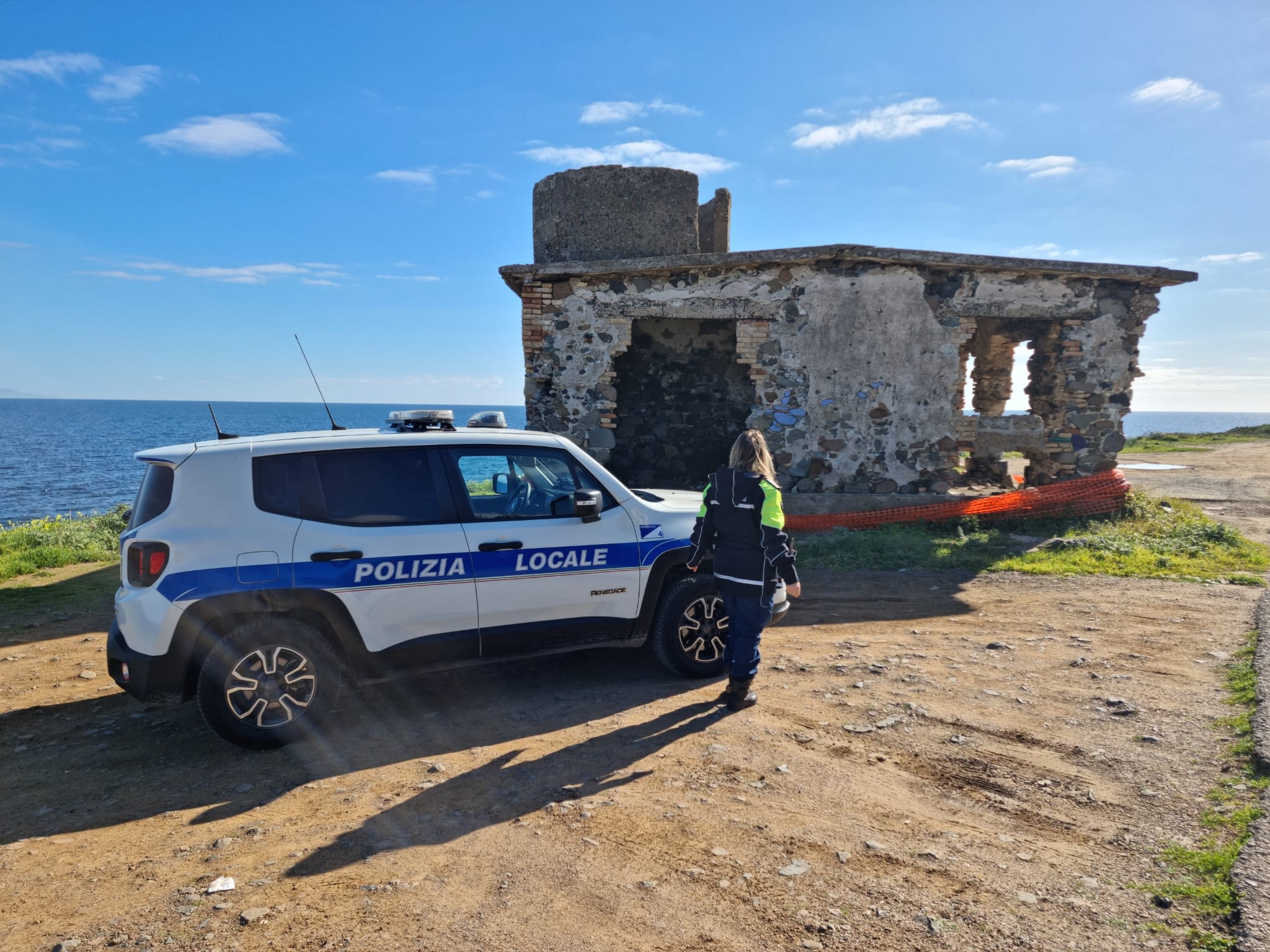 Sarroch, scarico di rifiuti nell’ex avamposto bellico: la polizia ha individuato e sanzionato il responsabile