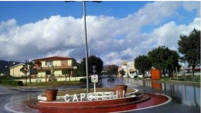 Paura a Capoterra, 27enne minaccia di far esplodere la casa e aggredisce i carabinieri con una spranga