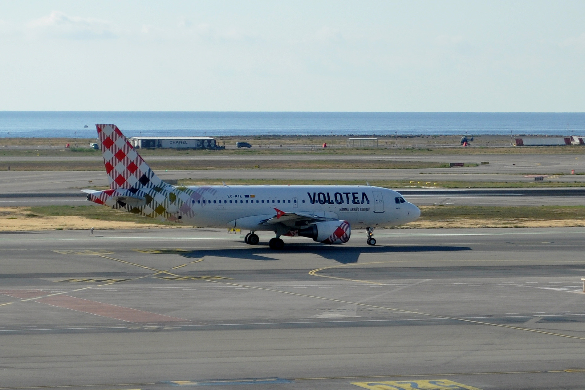 Volo annullato, legnata a Volotea: coppia di Cagliari risarcita con 734 euro