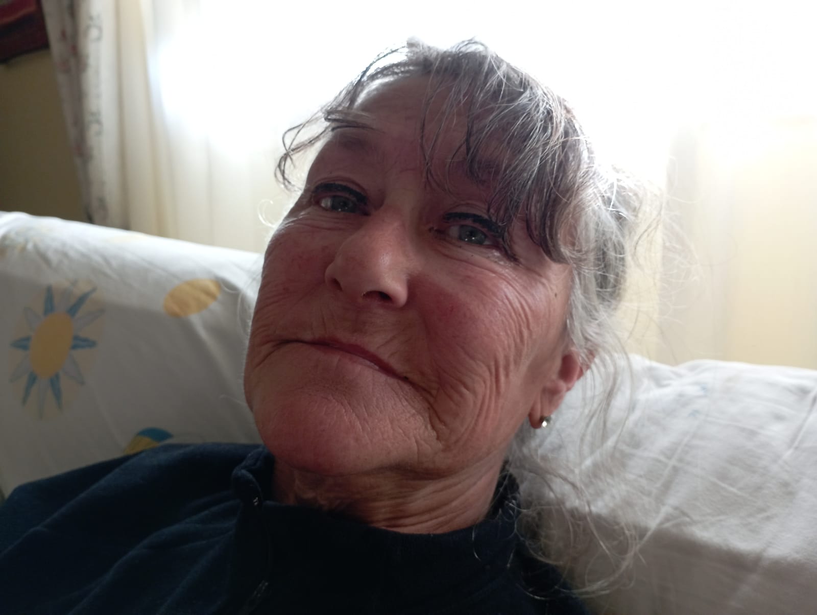 A Cagliari per stare con la sorella, spagnola senza l’insulina: “Attendo da 3 mesi la tessera sanitaria”