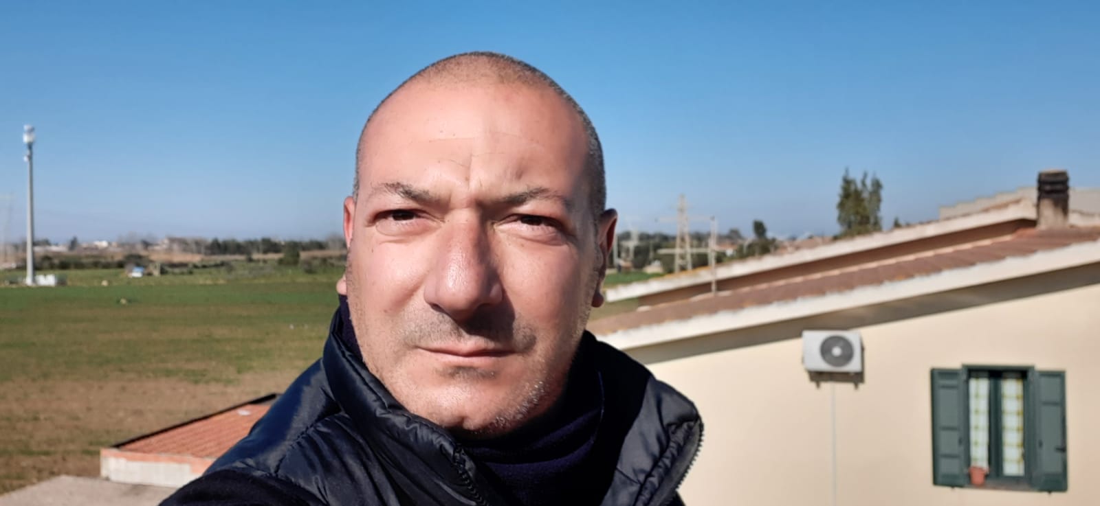 Cagliari, il bel gesto di Andrea: “Ho soccorso un anziano infreddolito ai bordi dell’Asse Mediano”