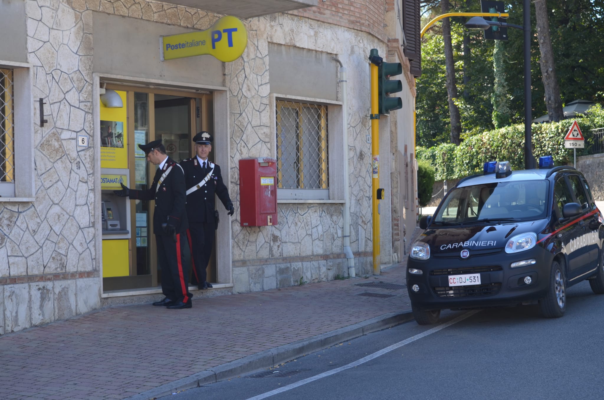 Mette in vendita un giubbotto e le portano via 5 mila euro: truffata sul web una donna di Senorbì