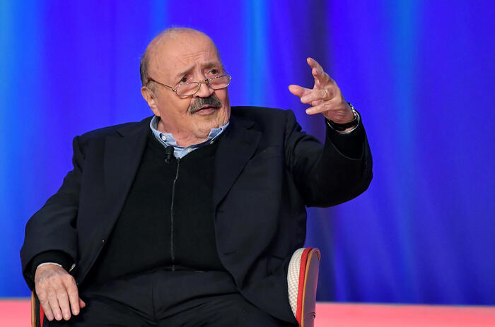 Addio a Maurizio Costanzo, il giornalista e conduttore tv è morto a 84 anni