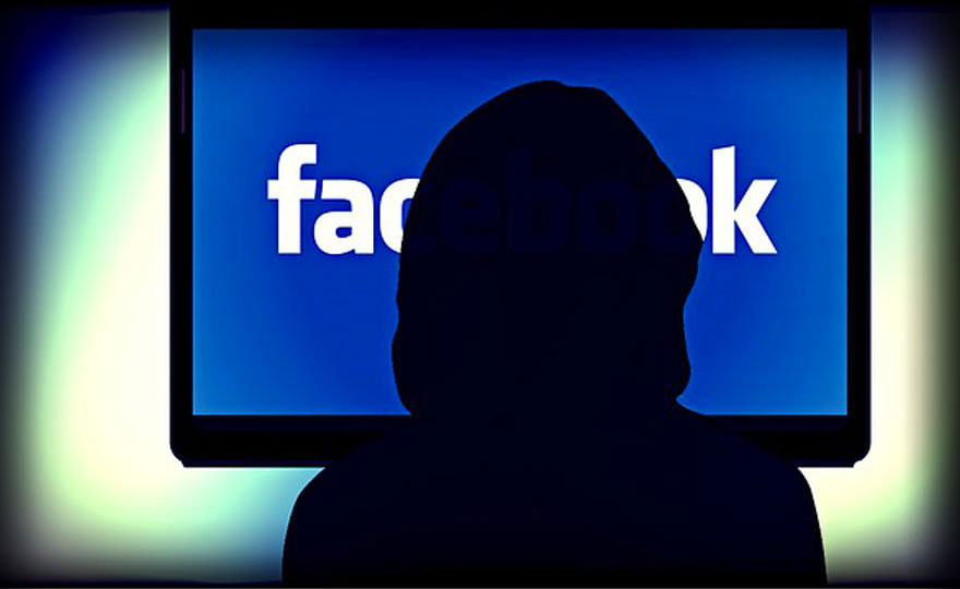 Ruba le foto di un’altra persona per creare un profilo falso su Facebook: denunciata una donna a Cagliari