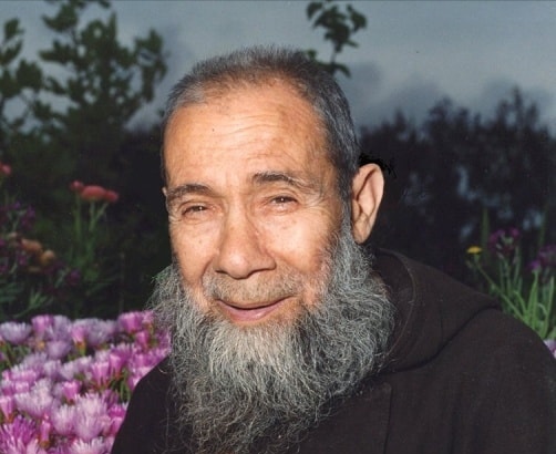 Fra Nazareno, il servo di Dio: in centinaia in pellegrinaggio davanti alla sua tomba a Is Molas