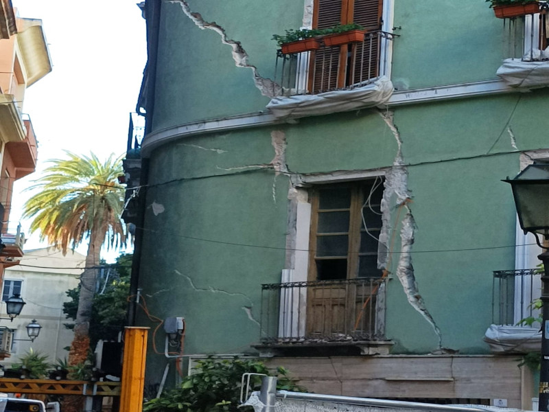 Crolli in via Dettori a Cagliari, revocato lo sgombero per due palazzine