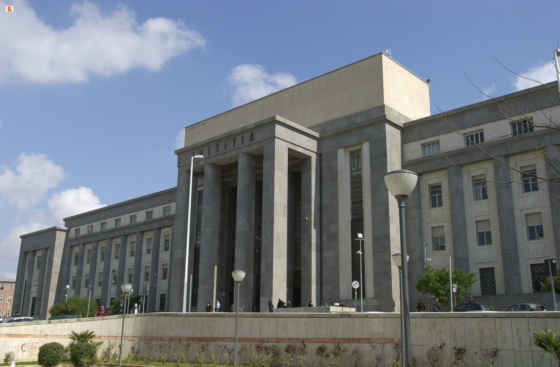 Cagliari, accusati di aver svuotato il conto degli zii anziani e malati: prosciolti dopo 4 anni