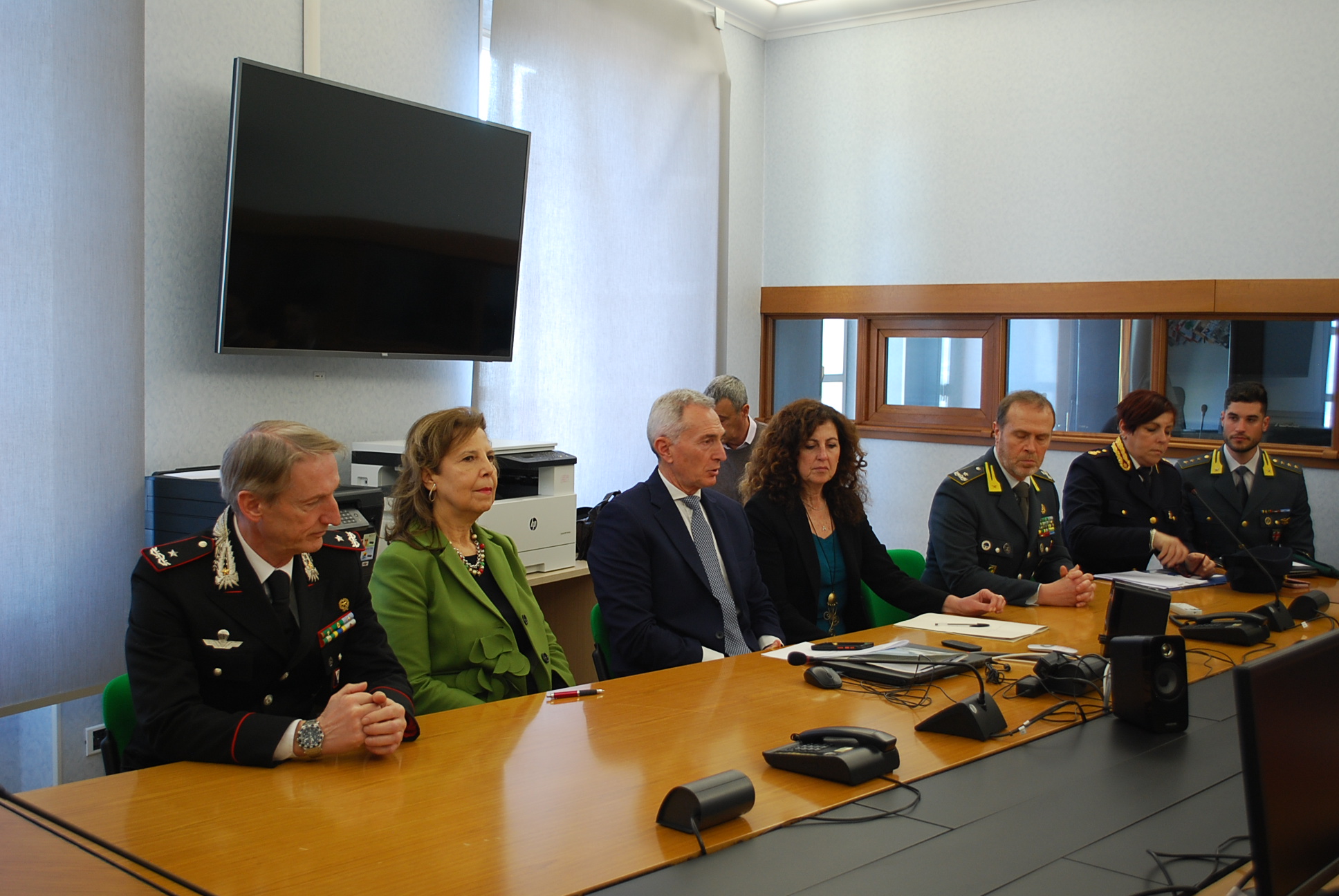 Cagliari, il prefetto: “La movida porta guadagni, se i tavolini in centro sono troppi li ridurremo”