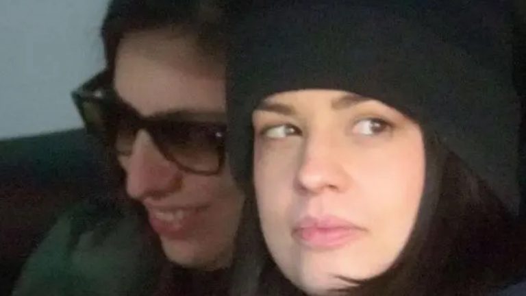 La love story di Elly Schlein nell’Isola: la segretaria del Pd fidanzata con una ragazza sarda