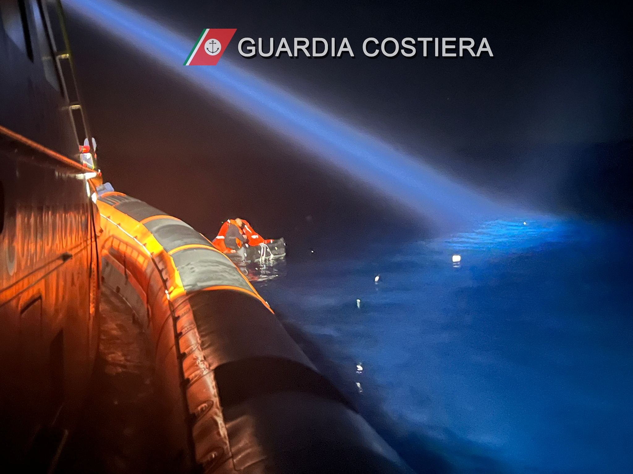 Cagliari, la Guardia Costiera salva due pescatori in difficoltà nella notte