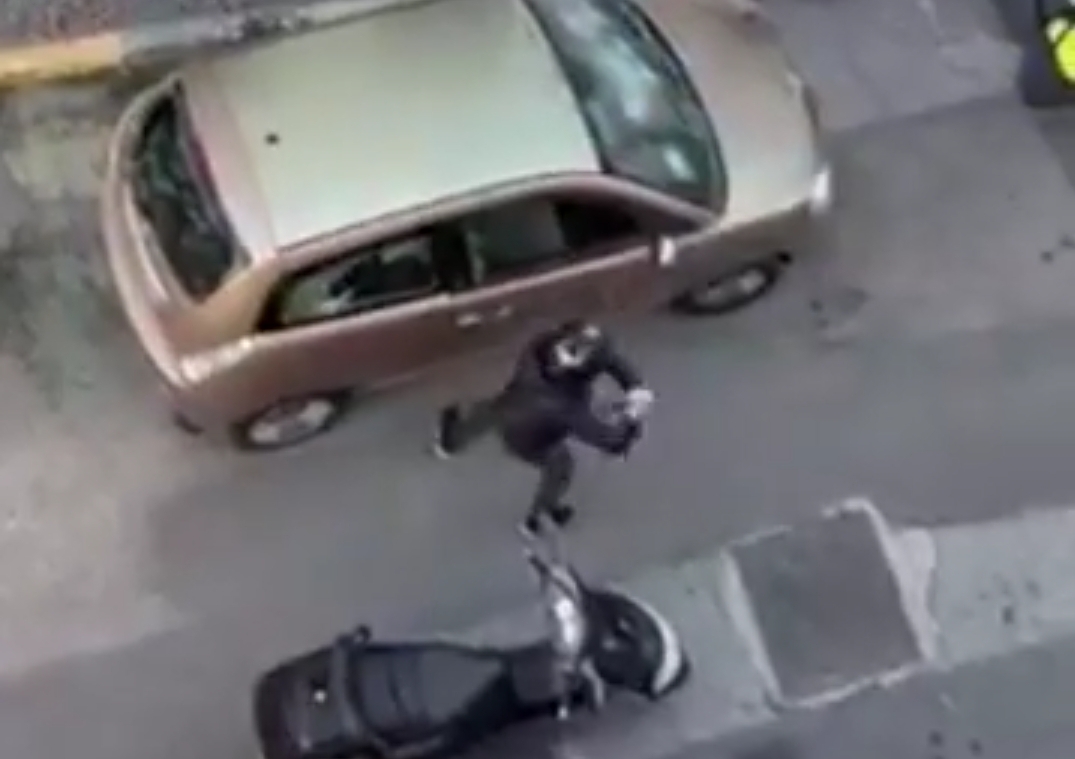 Pirri, il folle gesto di un 35enne: distrugge l’auto dell’ex con una mazza