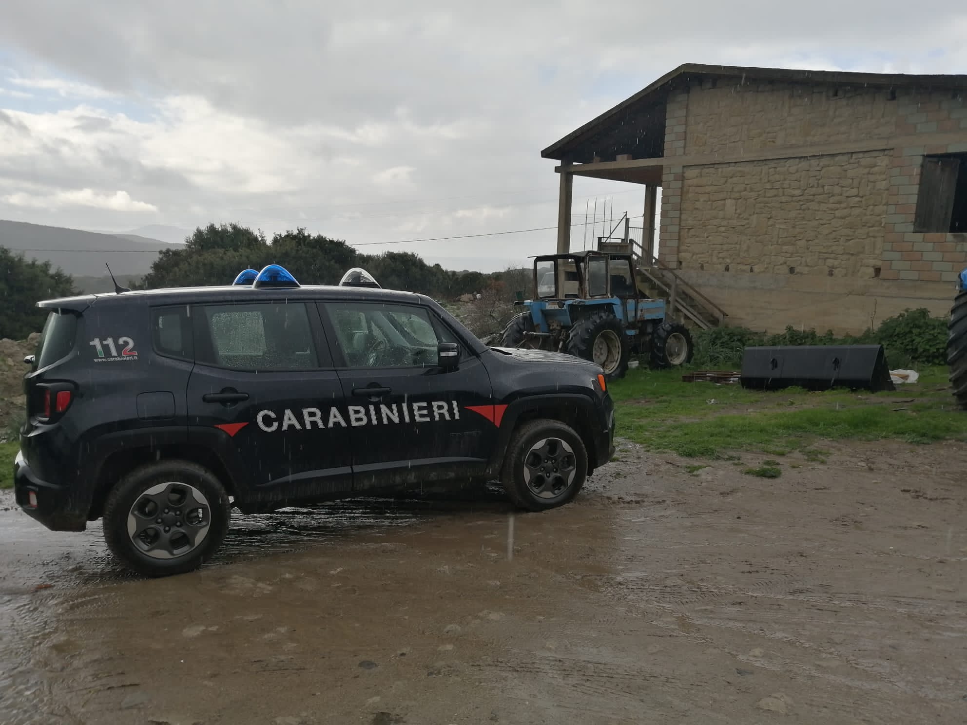 Armi clandestine nascoste nell’ovile: nei guai un allevatore di Arbus