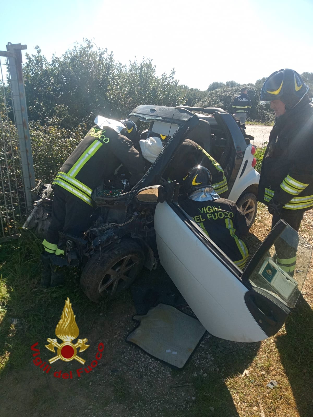 Pauroso schianto tra una Smart e un’autocisterna, 26enne in gravi condizioni in Sardegna