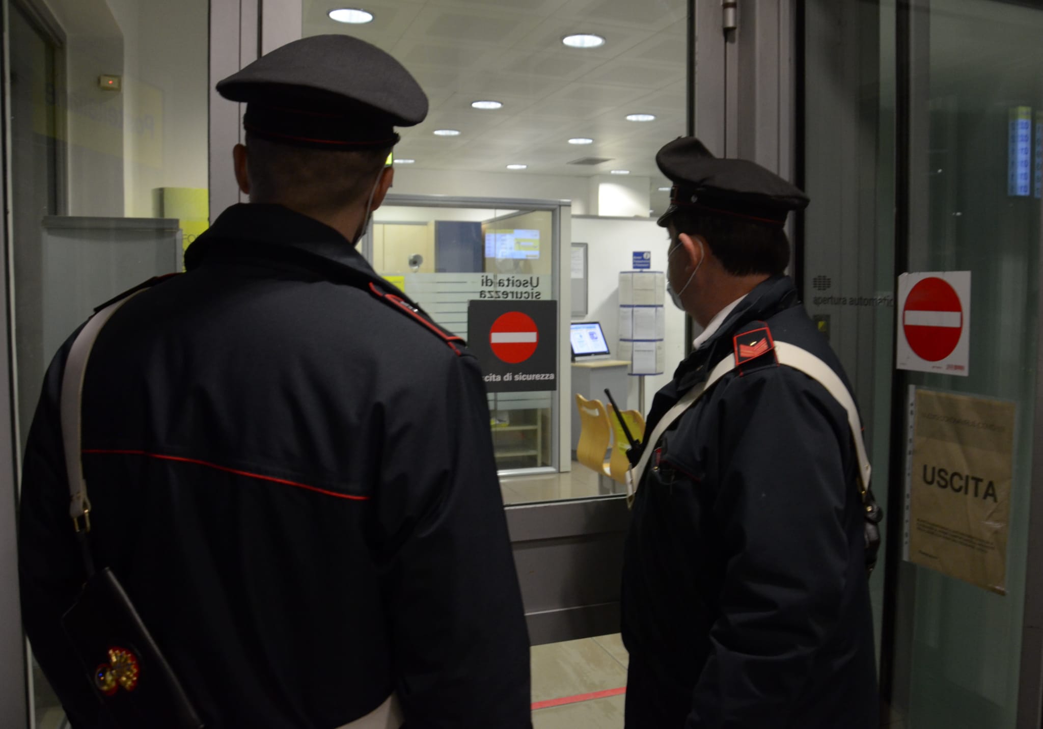 Si finge operatore bancario e ruba mille e 600 euro a un giovane di Villacidro: napoletano denunciato per truffa